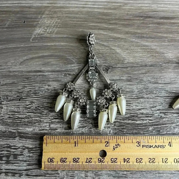 Fashion Jewelry Rhinestone Pearl Dangle Statement Earrings - Picture 3 of 11